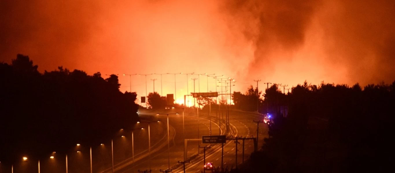 Δήμαρχος Ωρωπού: «H φωτιά βρίσκεται περιμετρικά των Αφιδνών και καίει τα σπίτια»